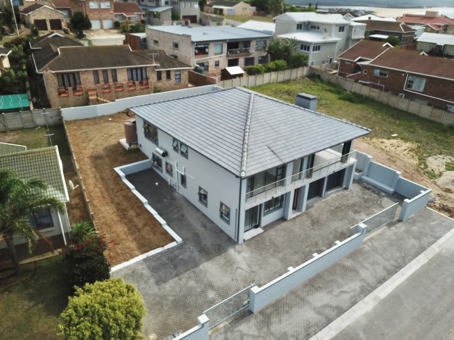 5 Bedroom Property for Sale in Wavecrest Eastern Cape